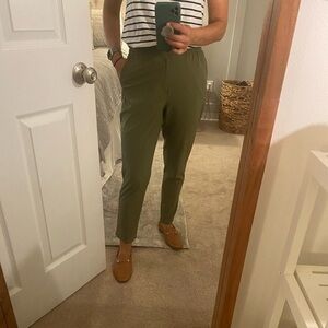 Banana Republic Factory Tapered Pant size S